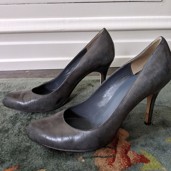 Max Studio gray heels. - Picture 2 of 5